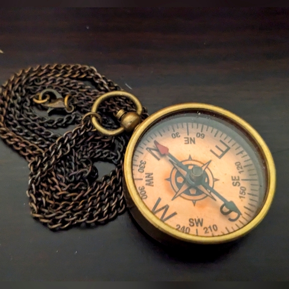 Antique brass compass nexklace - Picture 1 of 2